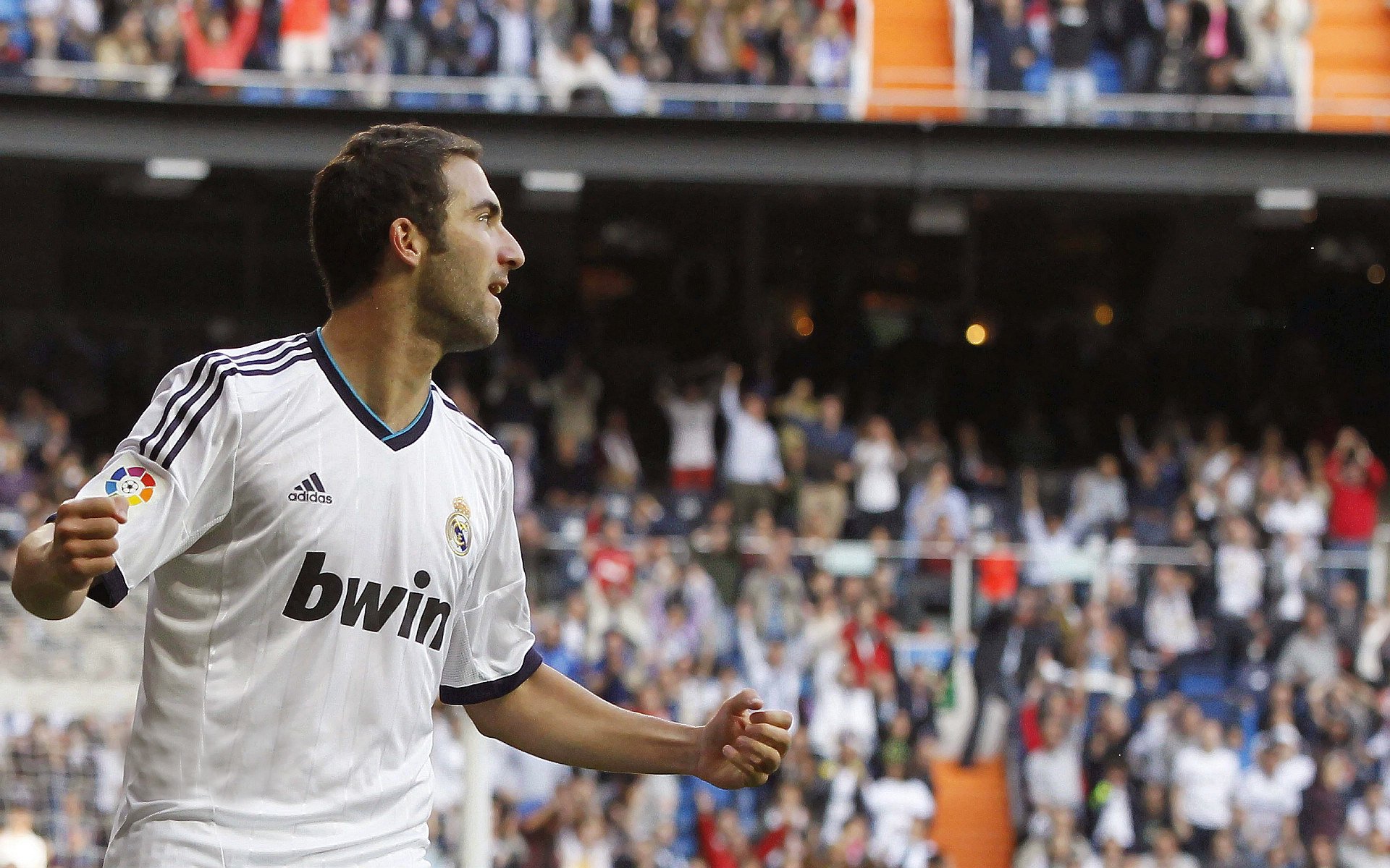 塔特帮助袋鼠队在橄榄球锦标赛上连续取胜,势不可挡